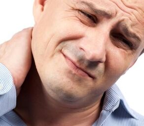 Dor no pescoço devido à osteocondrose, que pode ser aliviada com terapia complexa