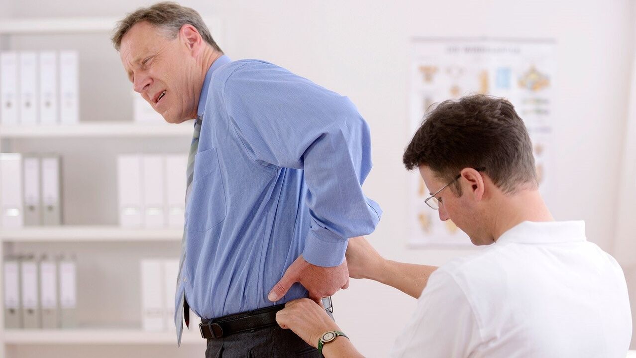 Consultar um médico para dores nas costas